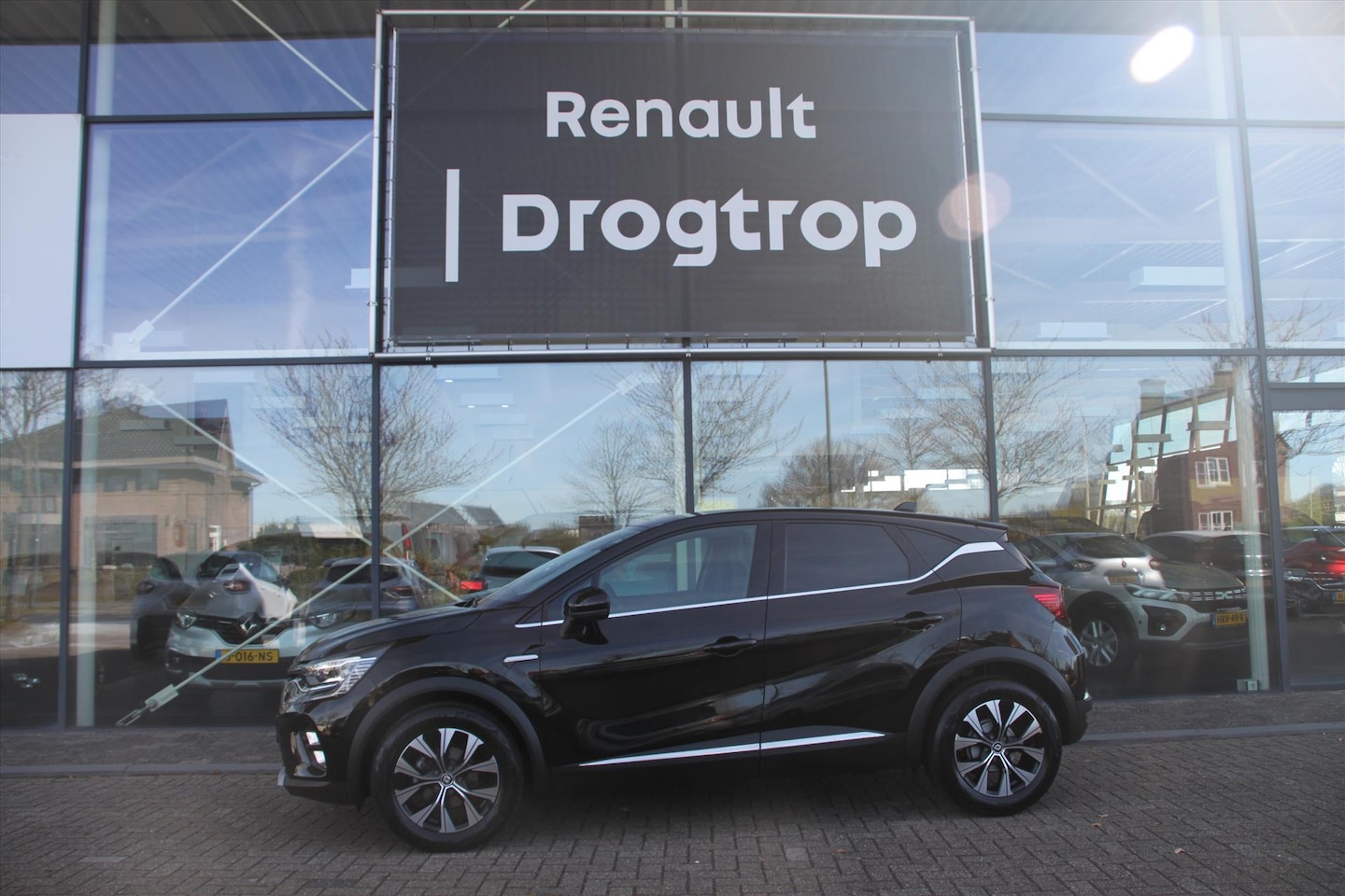 Renault Captur - 140PK-TECHNO-24DKM-NAVI-CLIMA-CC-GLASDAK- - AutoWereld.nl