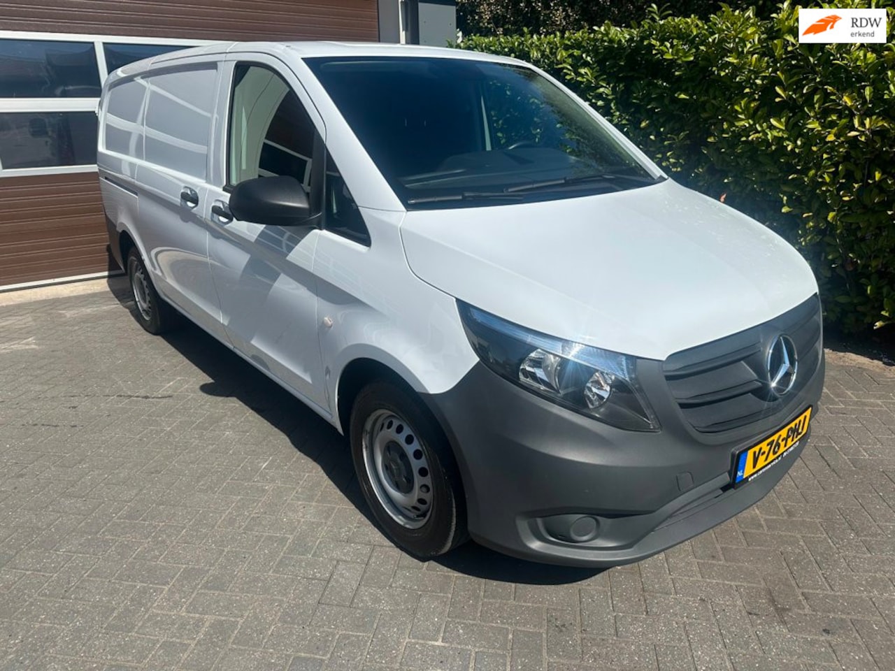 Mercedes-Benz Vito - 114 CDI L2 Automaat Trekhaak Adaptive Cruisecontrole Achteruitrijcamera Carplay - AutoWereld.nl