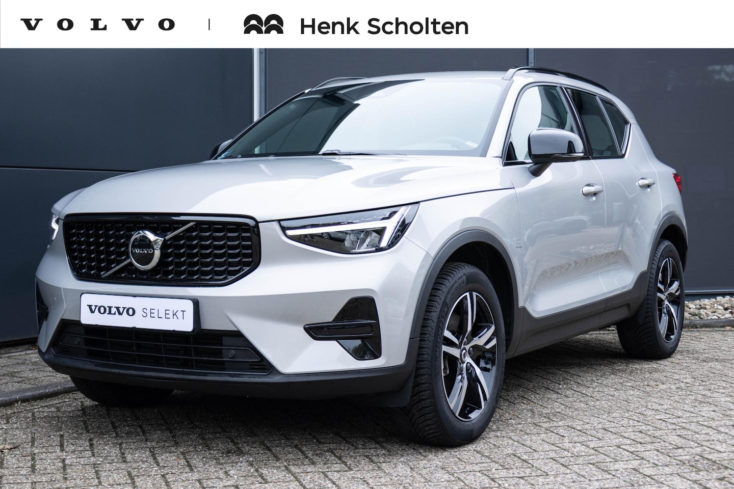 Volvo XC40 - B4 Plus Dark | Verwarmbare Voorstoelen en Stuurwiel | Semi-Elektrische Trekhaak | Verwarmb - AutoWereld.nl