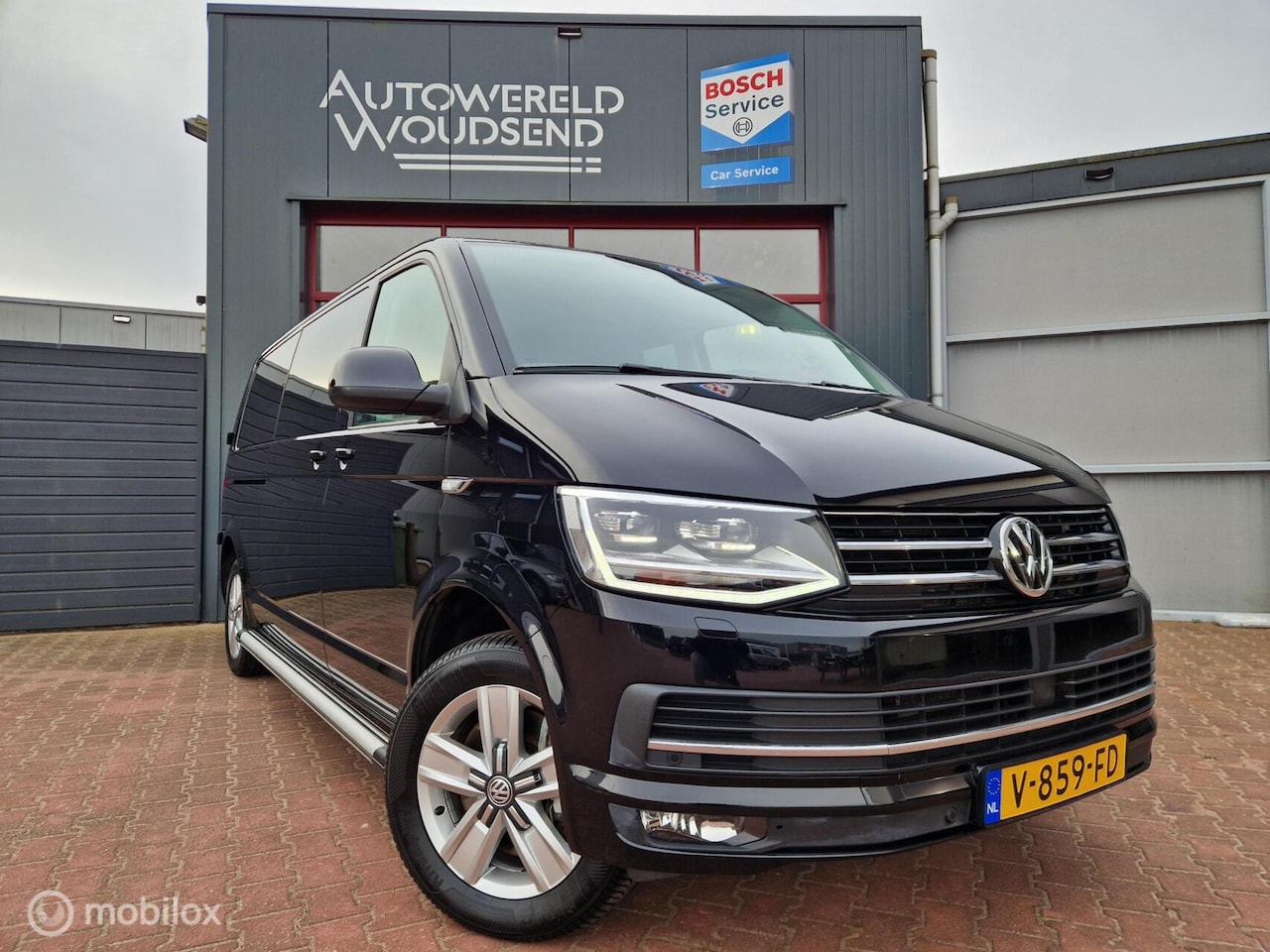 Volkswagen Transporter - 2.0 TDI L2H1 DC Highline|2 SCHUIFDEUREN|TREKHAAK|NAVI|PDC|ACC|VOORRUITVERW|STOELVERW - AutoWereld.nl