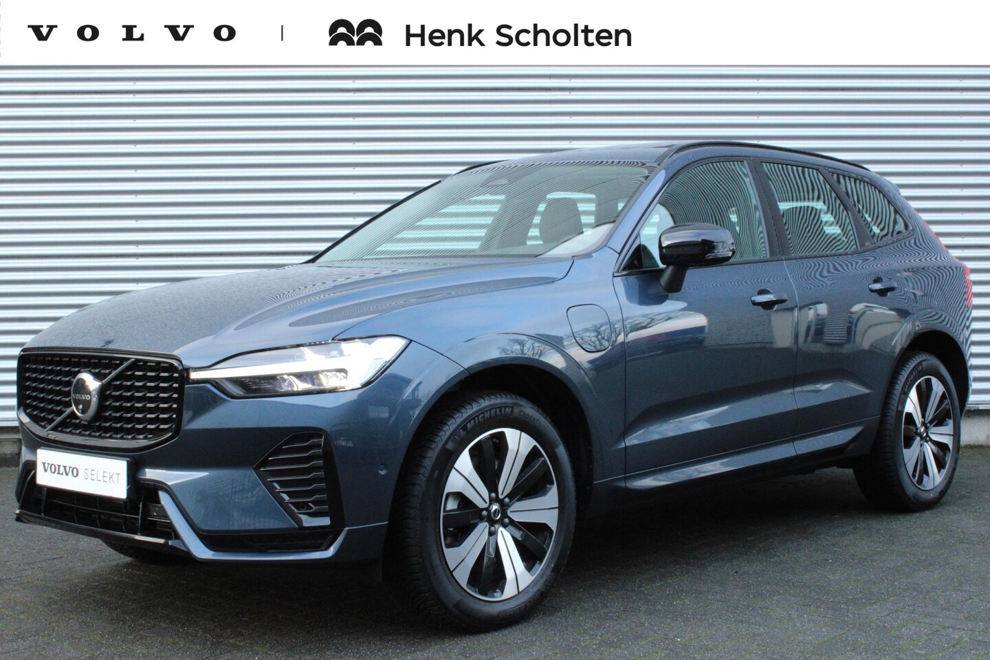 Volvo XC60 - 2.0 T6 Plug-in hybrid AWD Plus Dark | 19" 5-Dubbel Spaaks Glossy Black / Diamond Cut Velge - AutoWereld.nl