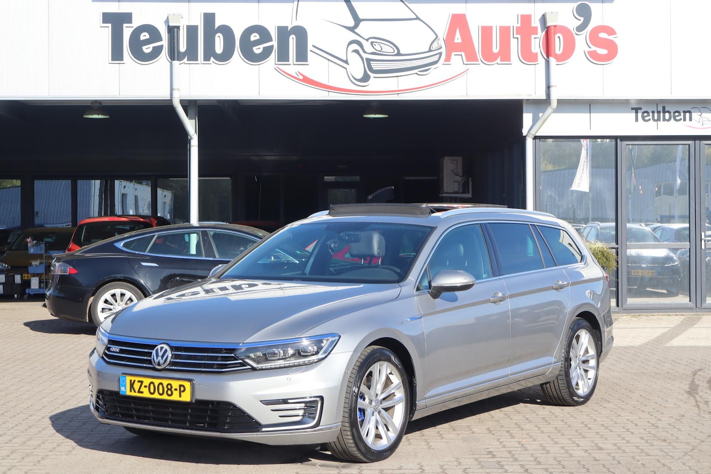 Volkswagen Passat Variant - 1.4 TSI GTE Connected Series Plus | Pano | Trekhaak Elektrisch - AutoWereld.nl