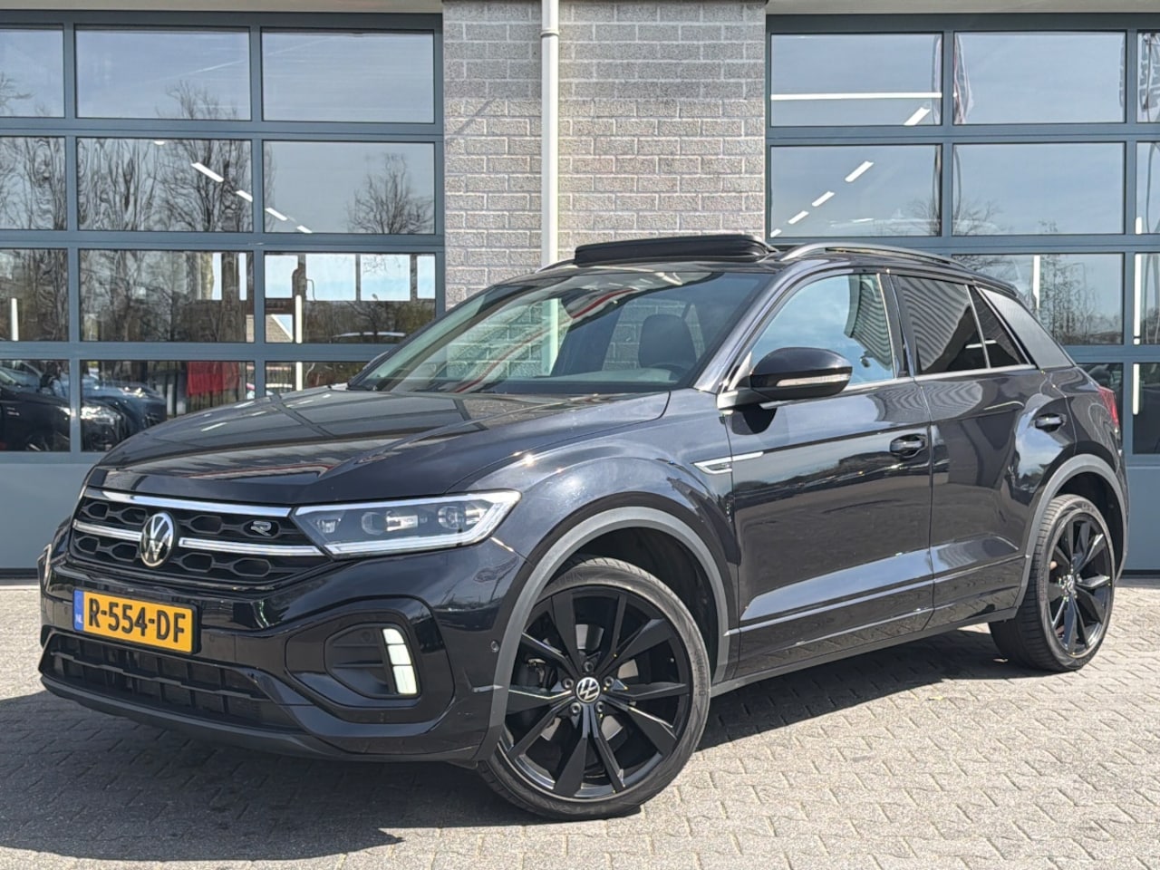 Volkswagen T-Roc - 1.5 TSI Sport Business R-LINE|BLACK STYLE|PANORAMADAK|TREKHAAK| - AutoWereld.nl