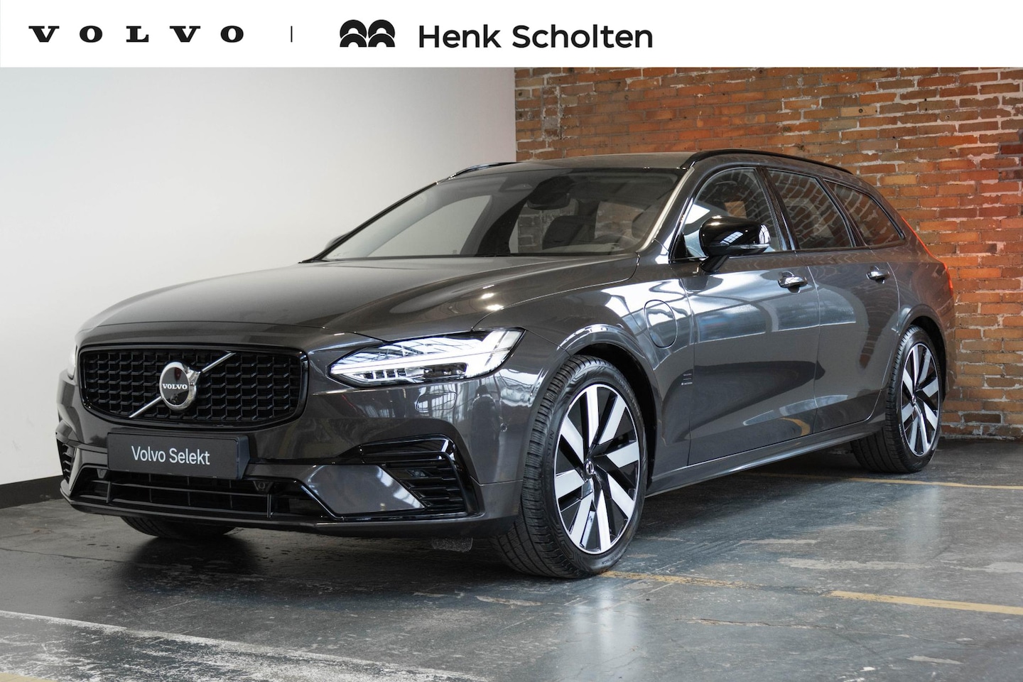 Volvo V90 - T6 Plug-in hybrid AWD Ultra Dark | Panoramadak | Semi-Electrische Trekhaak | Verwarmbare v - AutoWereld.nl