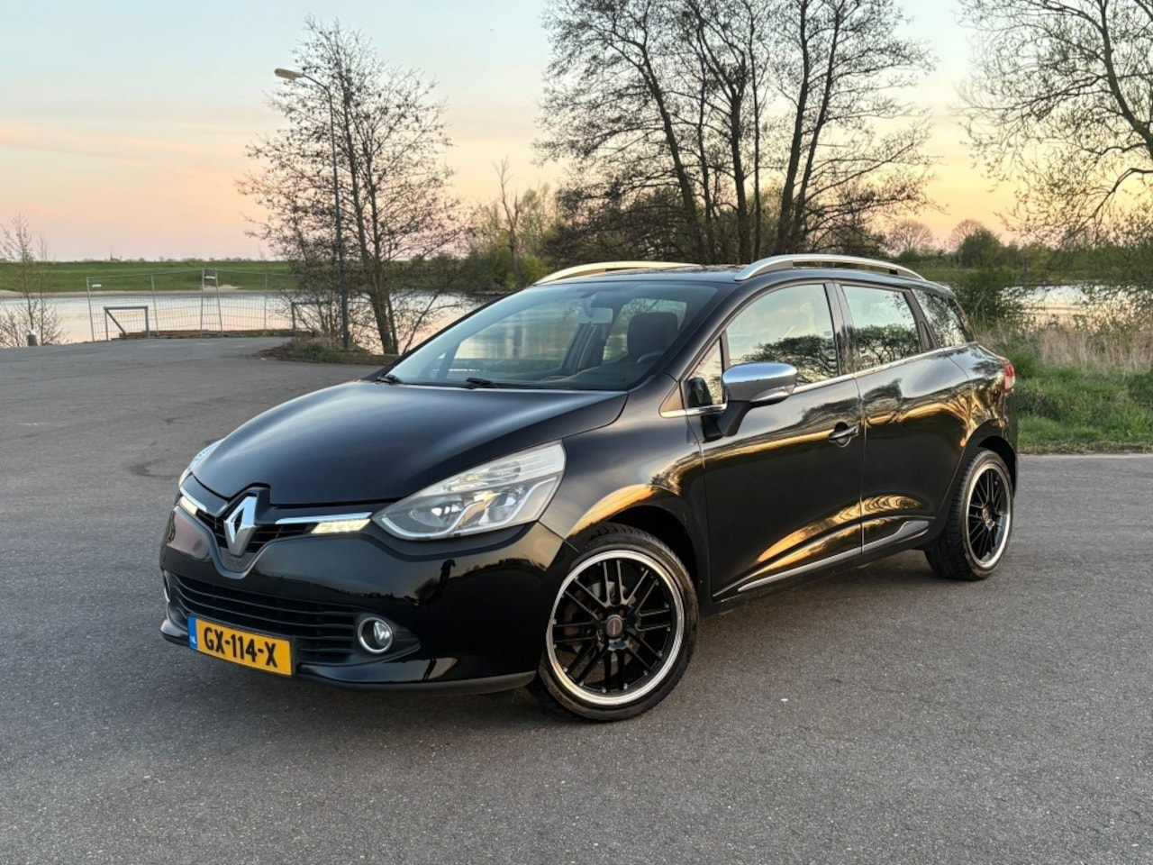 Renault Clio Estate - 1.2 DISTRIBUTIE V.V. Navi Airco Cruise Control - AutoWereld.nl