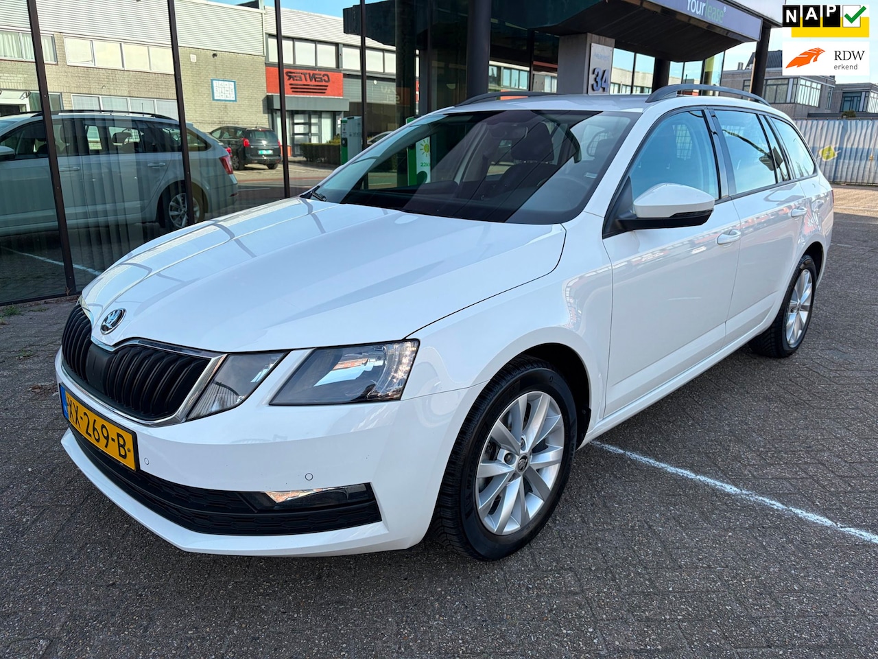 Skoda Octavia Combi - 1.0 TSI Greentech Ambition Business / Automaat / Camera / PDC - AutoWereld.nl