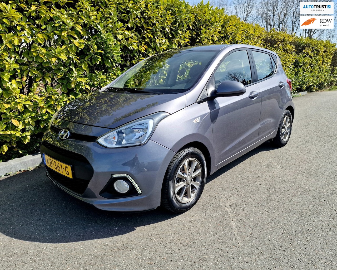 Hyundai i10 - 1.0i St en St verwarming Airco Cr Control Bluetooth - AutoWereld.nl