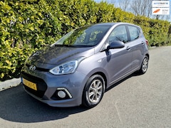 Hyundai i10 - 1.0i St en St verwarming Airco Cr Control Bluetooth