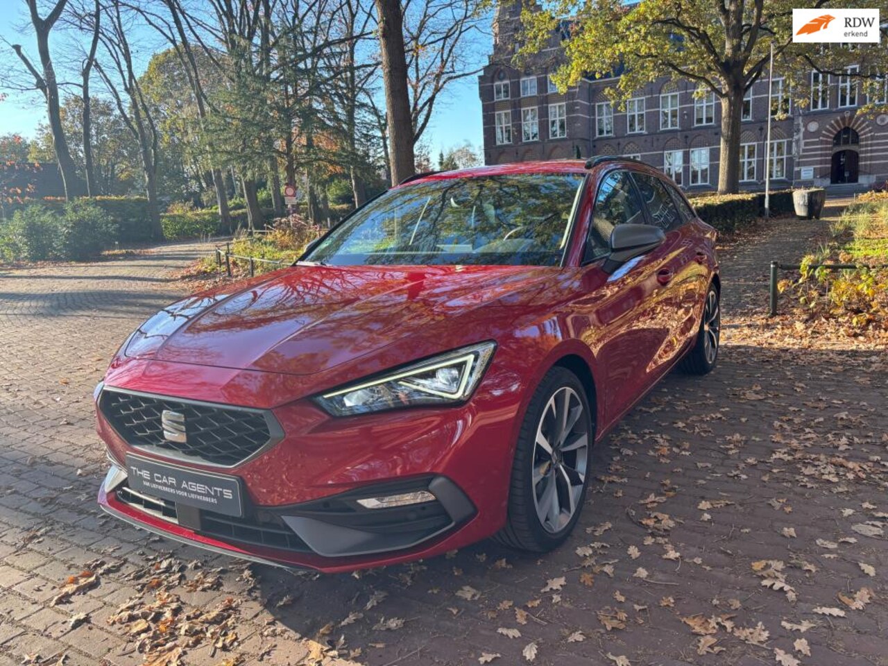 SEAT Leon Sportstourer - 1.5 eTSI FR Business Intense 1.5 eTSI FR Business Intense, lage km-stand - AutoWereld.nl