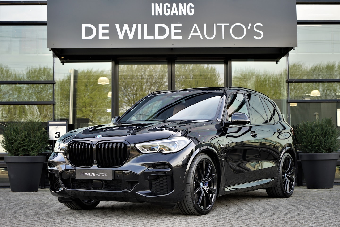 BMW X5 - xDrive45e M-sport Pano 4-wielsturing H/K Trekhaak HuD Laser Keyless - AutoWereld.nl