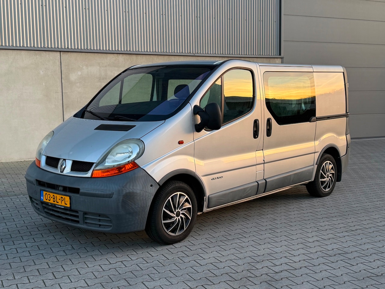 Renault Trafic - 1.9 dCi L1H1 INVALIDE ROLSTOEL VERVOER+AIRCO+CAMERA+2X ZIJ SCHUIFDEUREN - AutoWereld.nl