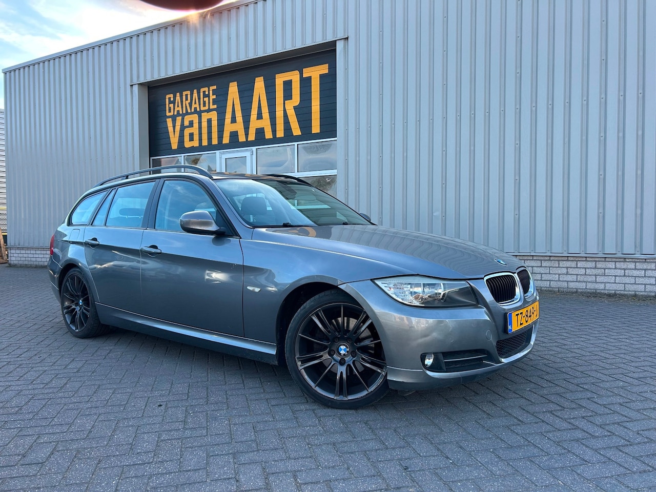 BMW 3-serie Touring - 320i | CRUISE | CLIMATE | HALF LEER | APK 04-2027 | - AutoWereld.nl