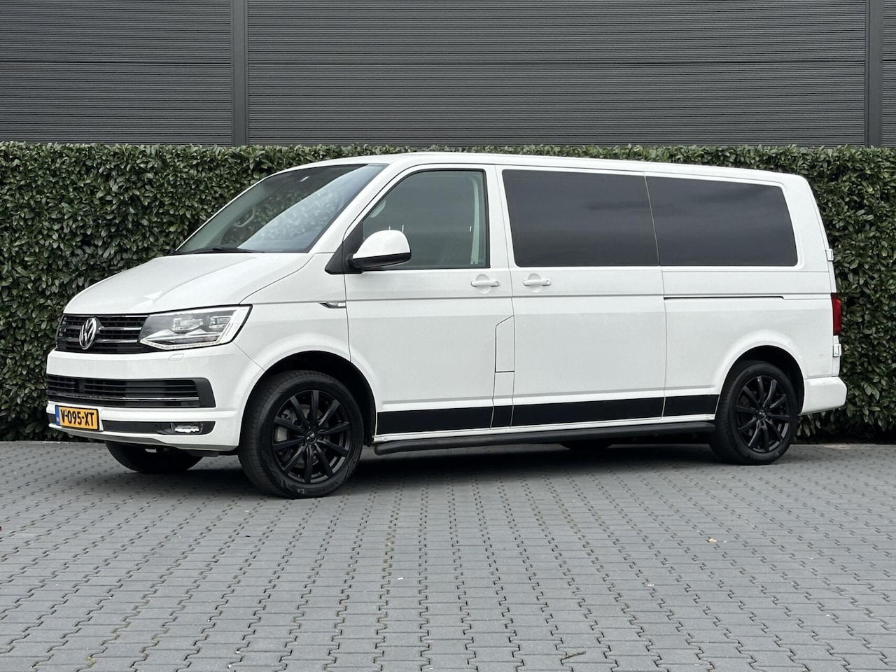 Volkswagen Transporter - 2.0 TDI L2H1 DC 4Motion Highline 2.0 TDI L2H1 DC 4Motion Highline, DUBBEL CABINE, STANDKACHEL, LEDER, NAVI, ADAPT CRUISE CO - AutoWereld.nl