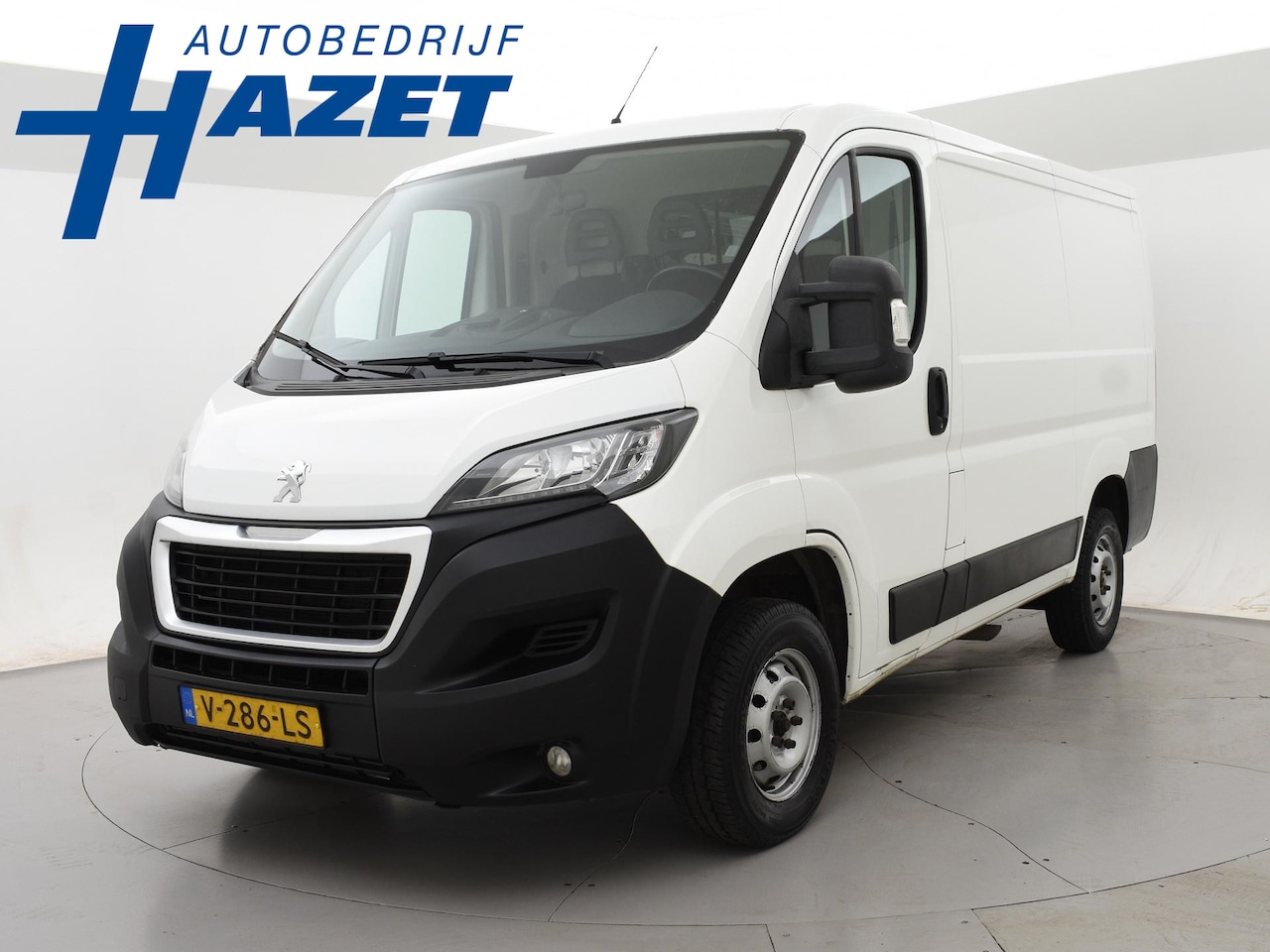 Peugeot Boxer - 330 2.0 BLUEHDI 130 PK EURO 6 + CAMERA | TREKHAAK | NAVIGATIE | CRUISE | AIRCO - AutoWereld.nl