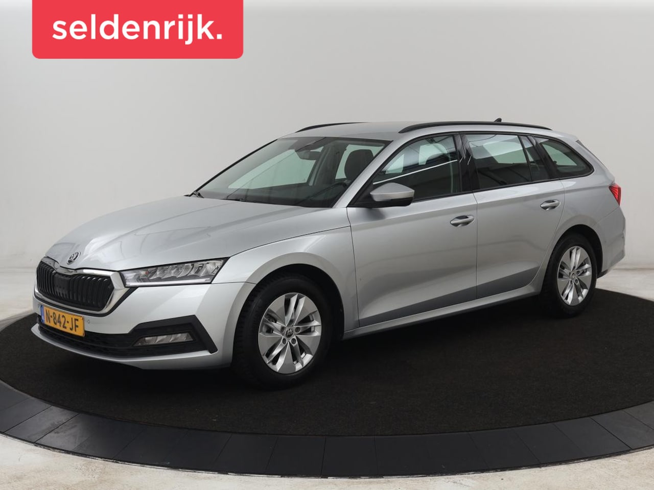 Skoda Octavia - 1.0 TSI Business Edition | Trekhaak | Carplay | Navigatie | Full LED | Parkeerhulp | Clima - AutoWereld.nl