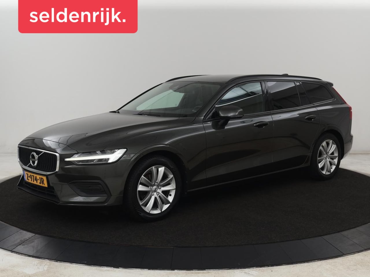 Volvo V60 - 2.0 D3 Momentum Pro | Trekhaak | Half leder | Carplay | Navigatie | Full LED | Cruise cont - AutoWereld.nl