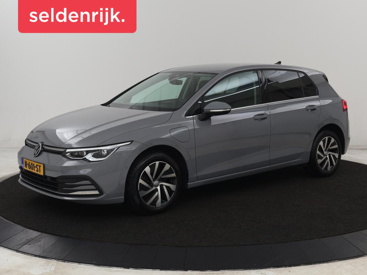 Volkswagen Golf - 1.4 eHybrid Style | Head-Up | Stoelverwarming | Trekhaak | Sfeerverlichting | Massage | Ca - AutoWereld.nl