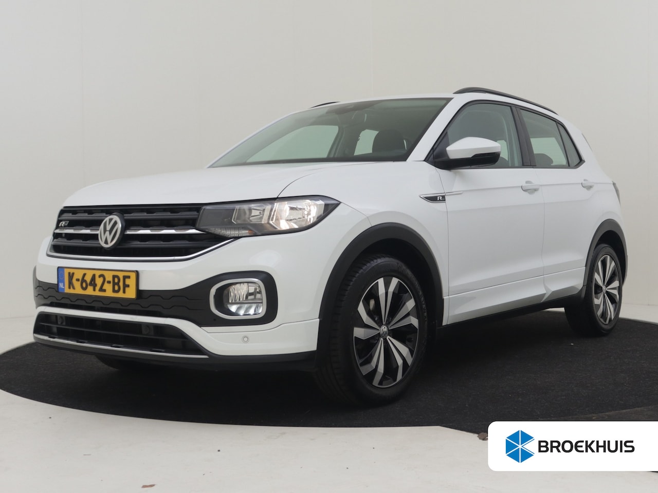 Volkswagen T-Cross - 1.0 TSI Life 95Pk | R-Line l Trekhaak | Stoelverwarming | Dodehoek detectie | Parkeersenso - AutoWereld.nl