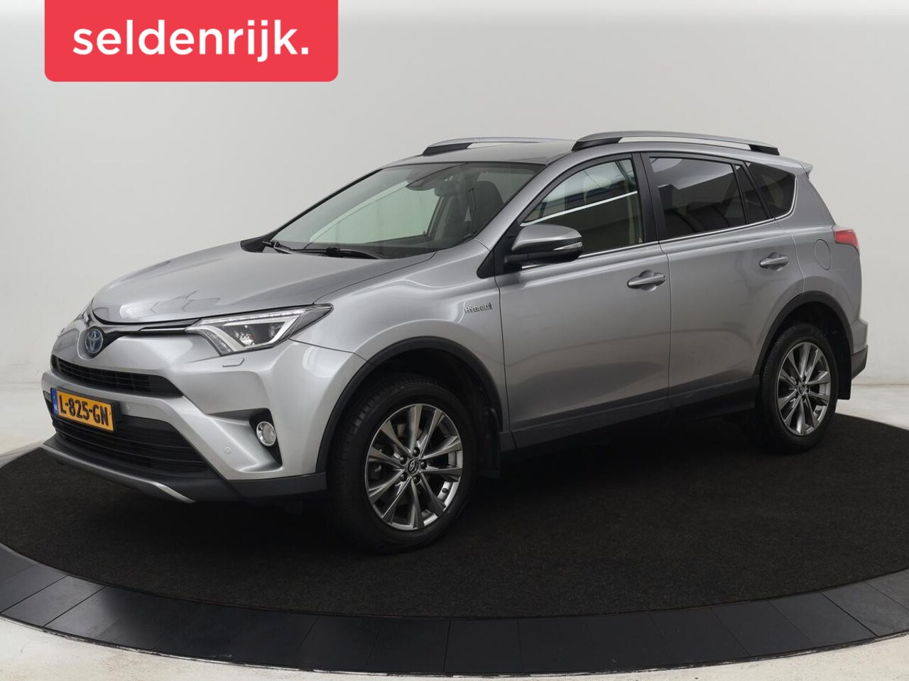 Toyota RAV4 - 2.5 Hybrid AWD Dynamic | Stoel & stuurverwarming | Adaptive cruise | Trekhaak | Full LED | - AutoWereld.nl