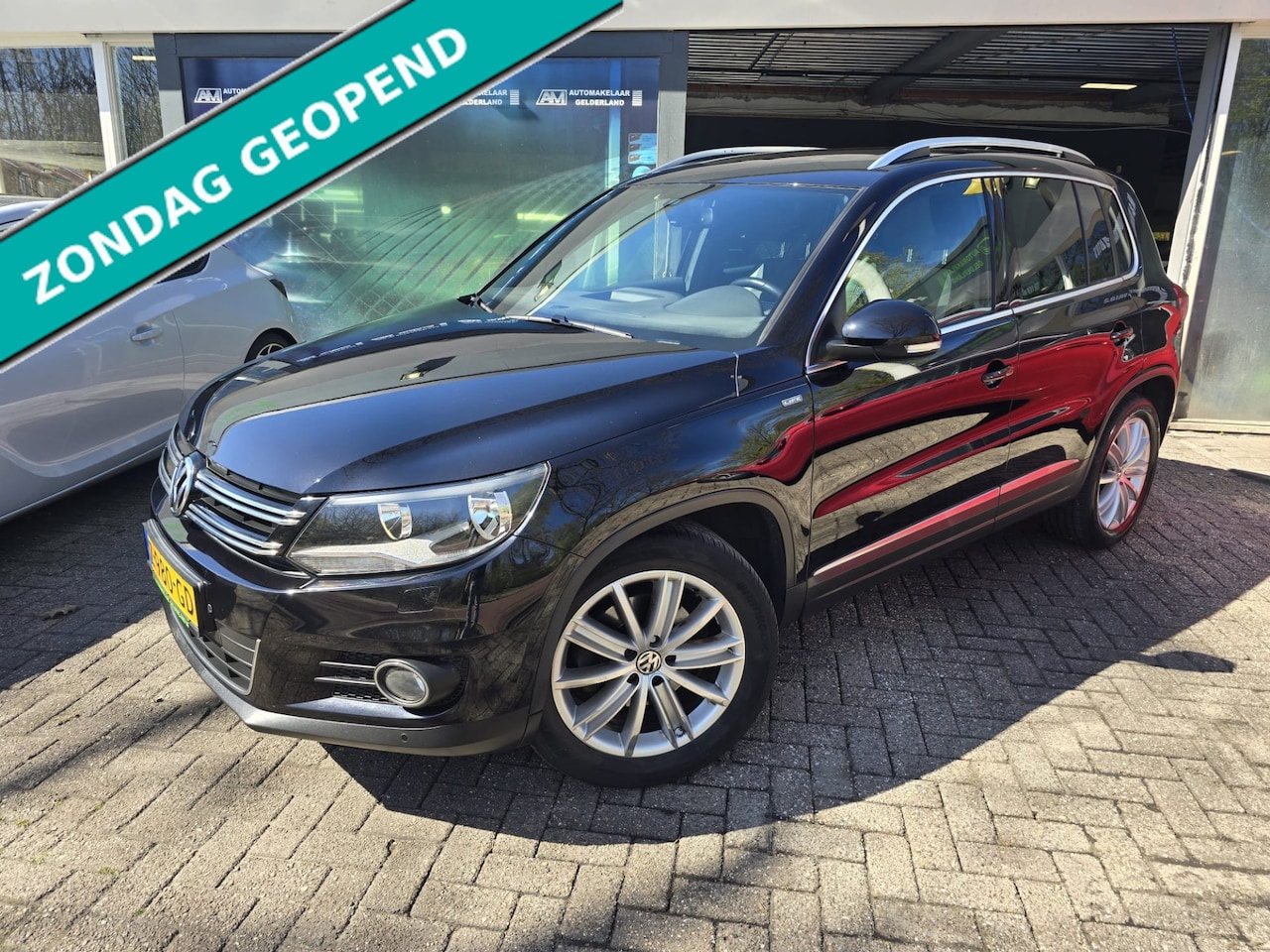Volkswagen Tiguan - 1.4 TSI Sport&Style 4motion R-line Edition | 1E EIGENAAR | 12MND GARANTIE | 4X4 | SCHUIFDA - AutoWereld.nl