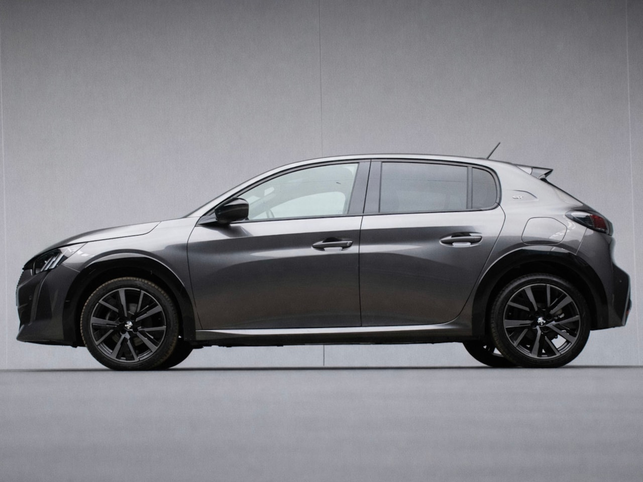 Peugeot 208 - 1.2 PureTech GT Sport (APPLE CARPLAY,NAVI,CAMERA,360 VIEW,CLIMATE,CRUISE,GETINT,SPORTSTOEL - AutoWereld.nl