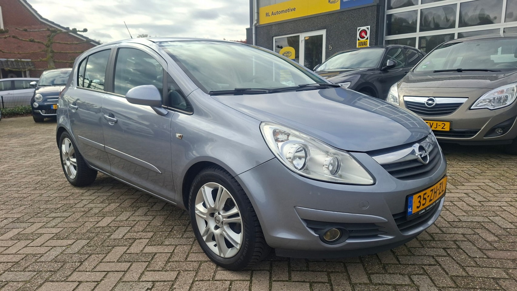 Opel Corsa - 1.2-16V Cosmo - Airco - Ingebouwde fietsendrager - AutoWereld.nl
