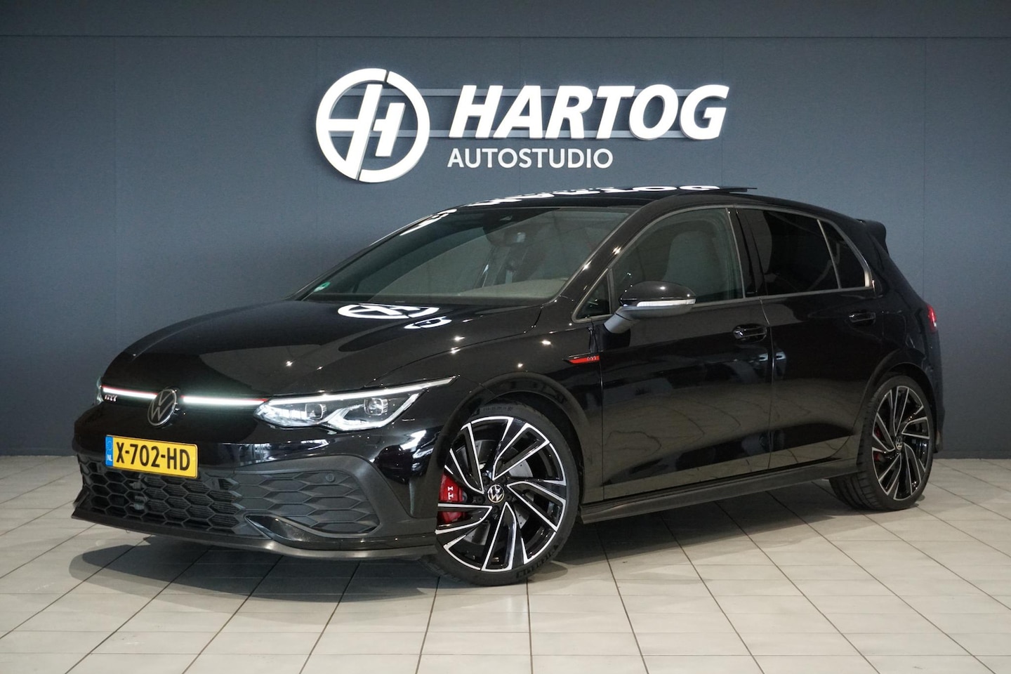 Volkswagen Golf - 2.0 TSI GTI Clubsport 300PK + PANORAMADAK / STUURVERWARMING / 19" - AutoWereld.nl