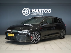 Volkswagen Golf - 2.0 TSI GTI Clubsport 300PK + PANORAMADAK / STUURVERWARMING / 19"