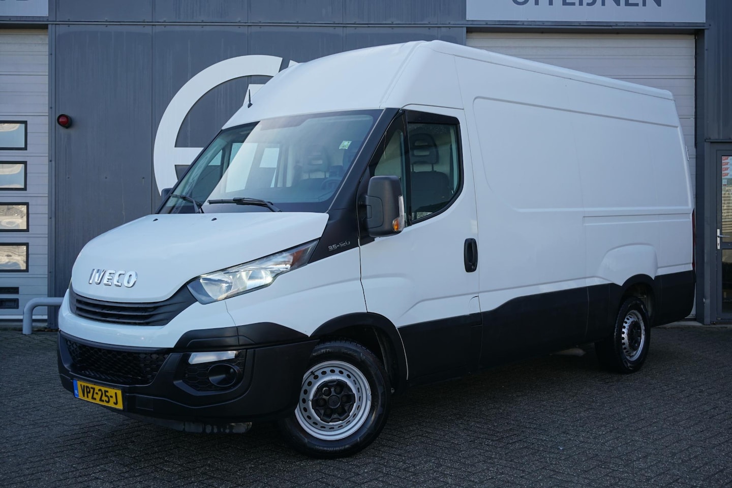 Iveco Daily - 35S12V 2.3 352 H2 35S12V 2.3 352 H2 - AutoWereld.nl
