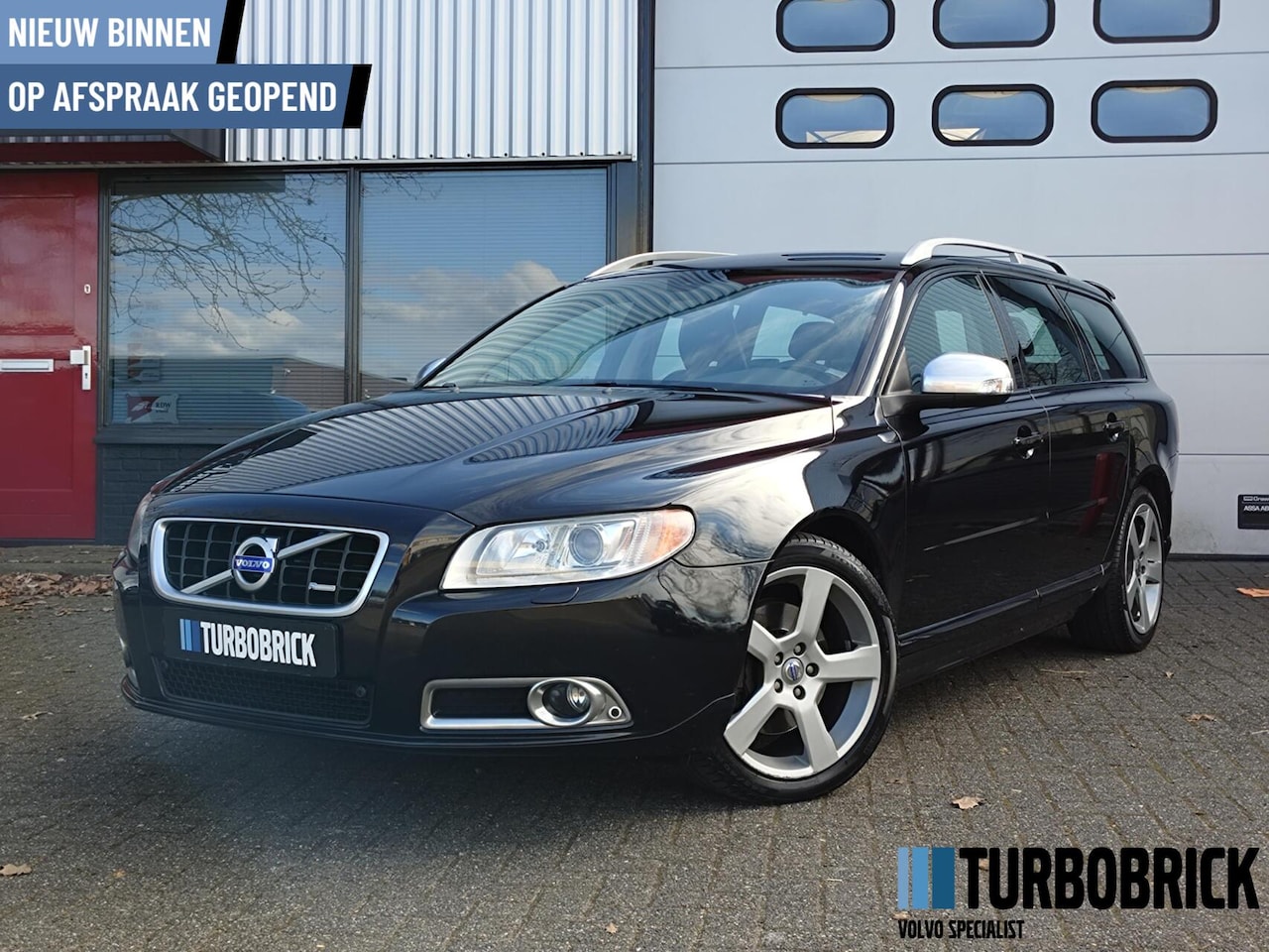 Volvo V70 - 2.0T R-Design |Leder|afn trekhaak|Clima|Cruise|Youngtimer - AutoWereld.nl