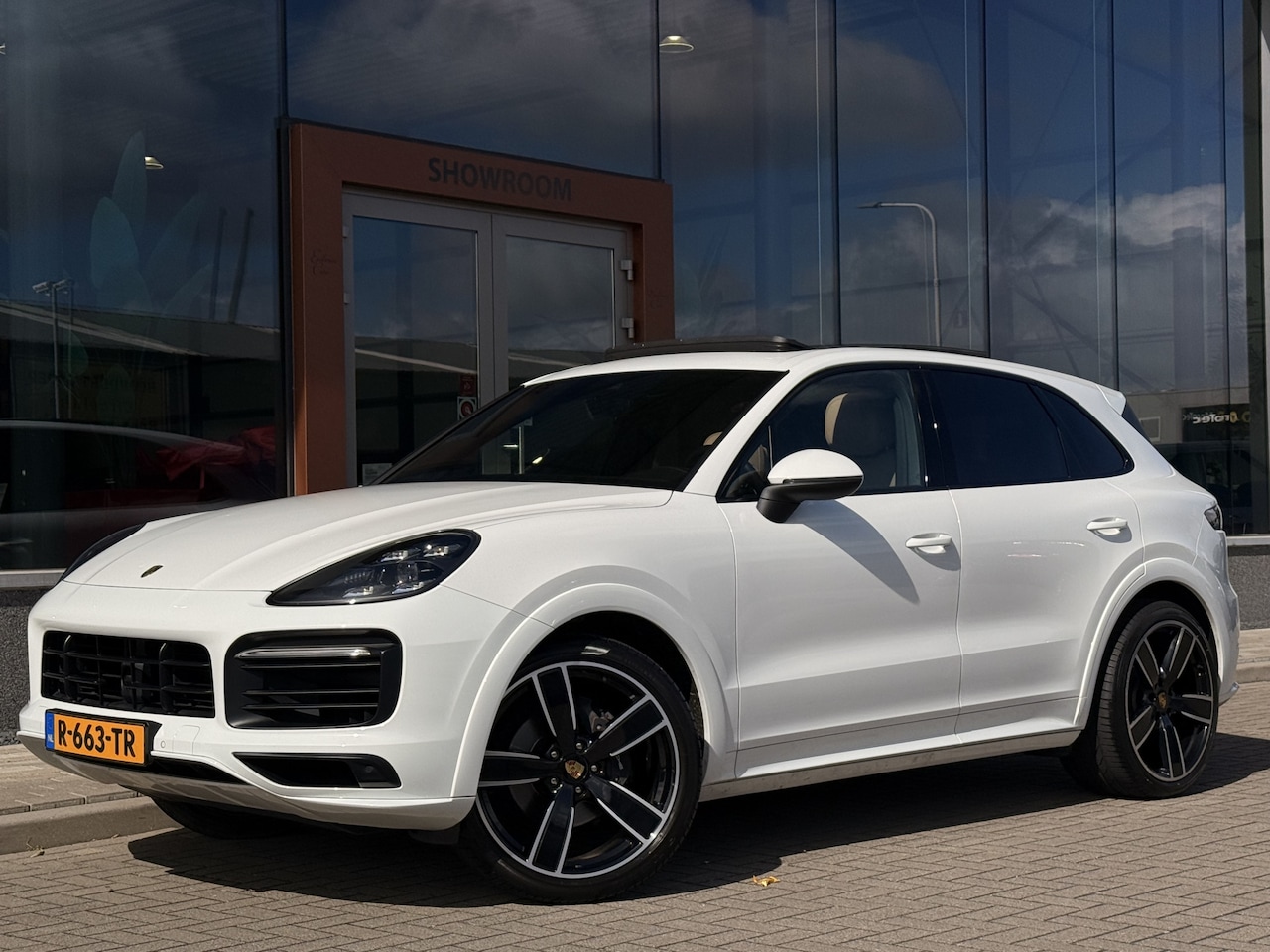 Porsche Cayenne - 3.0 | SportDesign | Pano | SportChrono | Luchtvering | ACC | Stoelkoeling | 340PK - AutoWereld.nl