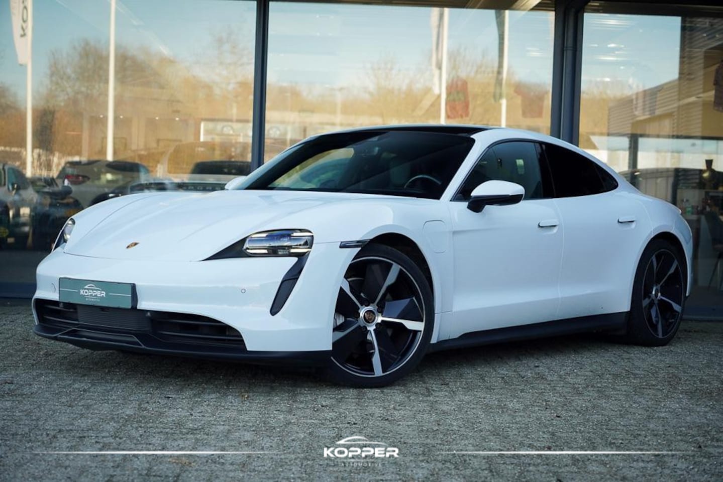 Porsche Taycan - Performance 84 kWh / Pano / Warmtepomp / Bose / Luchtvering / 21'' - AutoWereld.nl