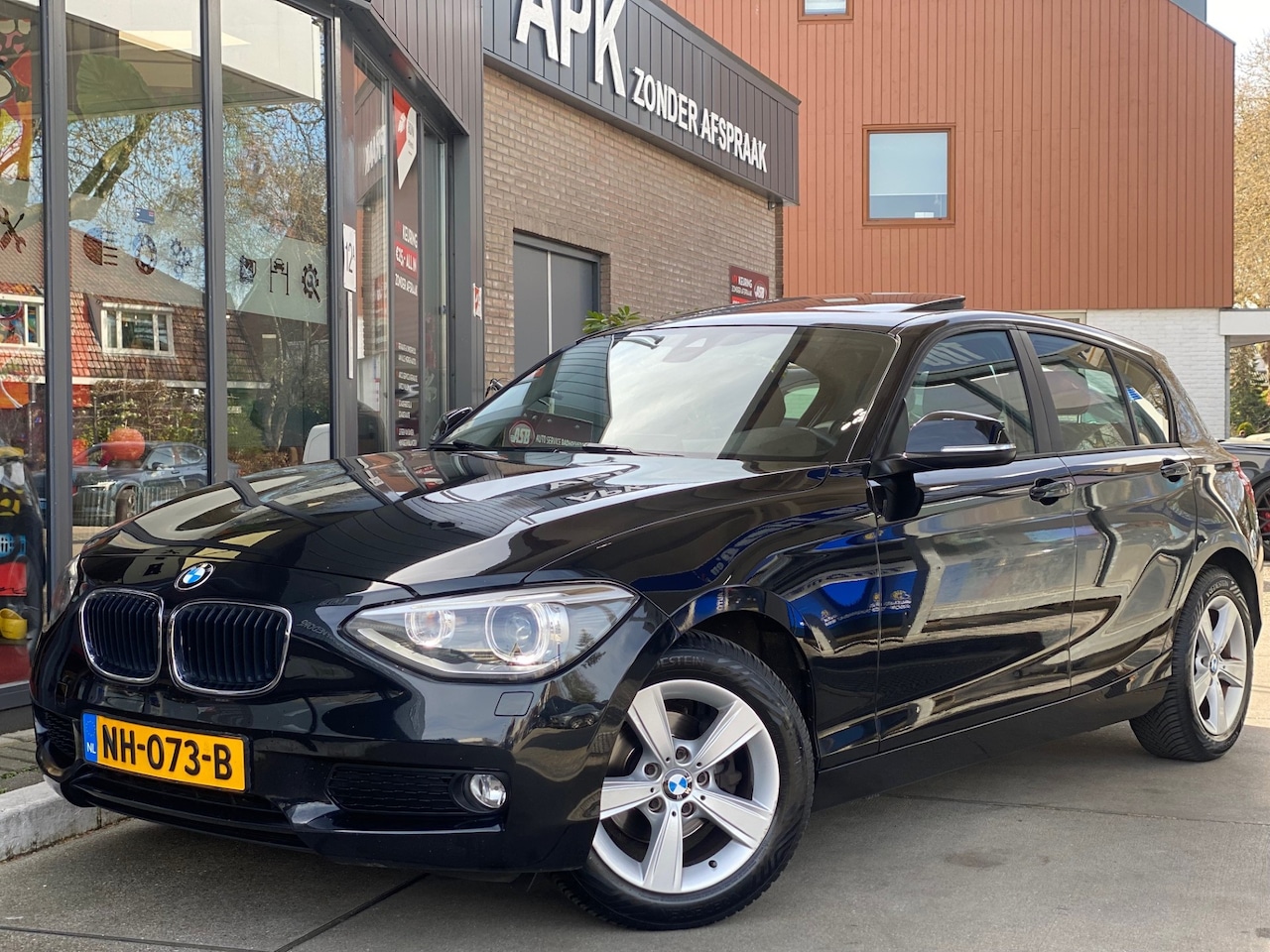 BMW 1-serie - 116i Executive Navi Pro | Pano | Automaat - AutoWereld.nl