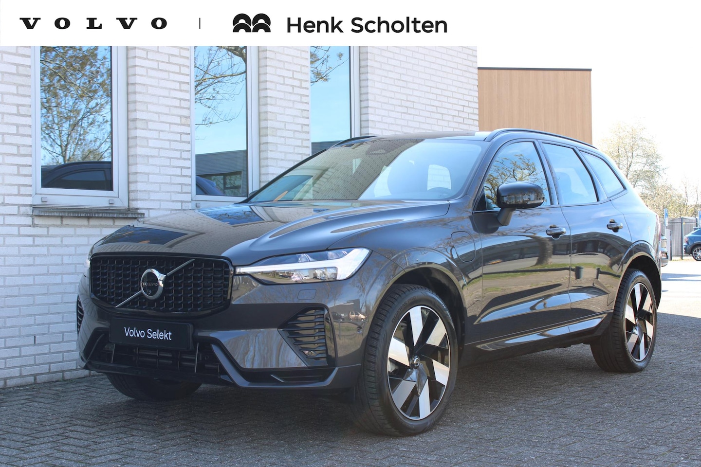 Volvo XC60 - 2.0 T6 Plug-in hybrid AWD Ultra Dark | Panoramadak | Dodehoek detectie | Trekhaak | 360 gr - AutoWereld.nl