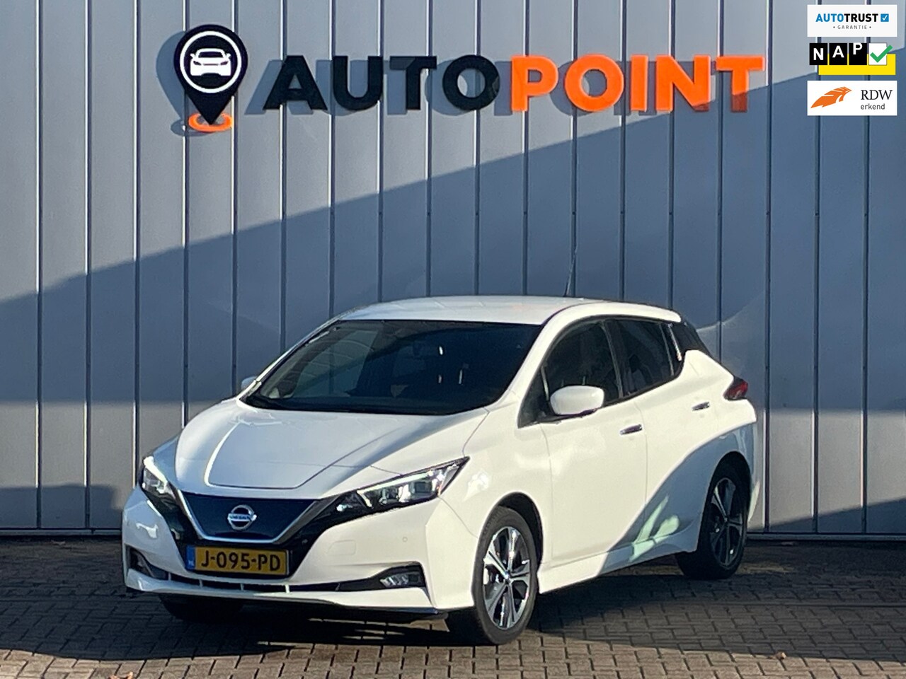 Nissan LEAF - E+ N-Connecta 62 kWh 1E EIG 92%SOH DEALEROND ORG NL NAP - AutoWereld.nl