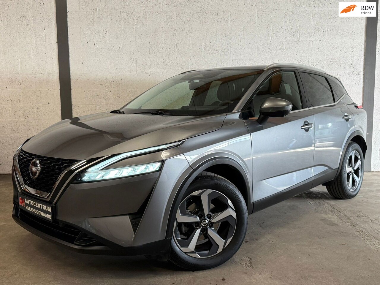 Nissan Qashqai - 1.3 MHEV Xtronic N-Connecta Pano|360 Camera|Navi|Carplay|Dealer Onderhouden !! - AutoWereld.nl