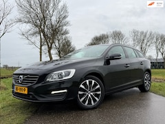 Volvo V60 - 2.0 D4 Summum Automaat | Leder | BLIS | Navi | Stoelverwarming | Trekhaak | 17" Velgen | C