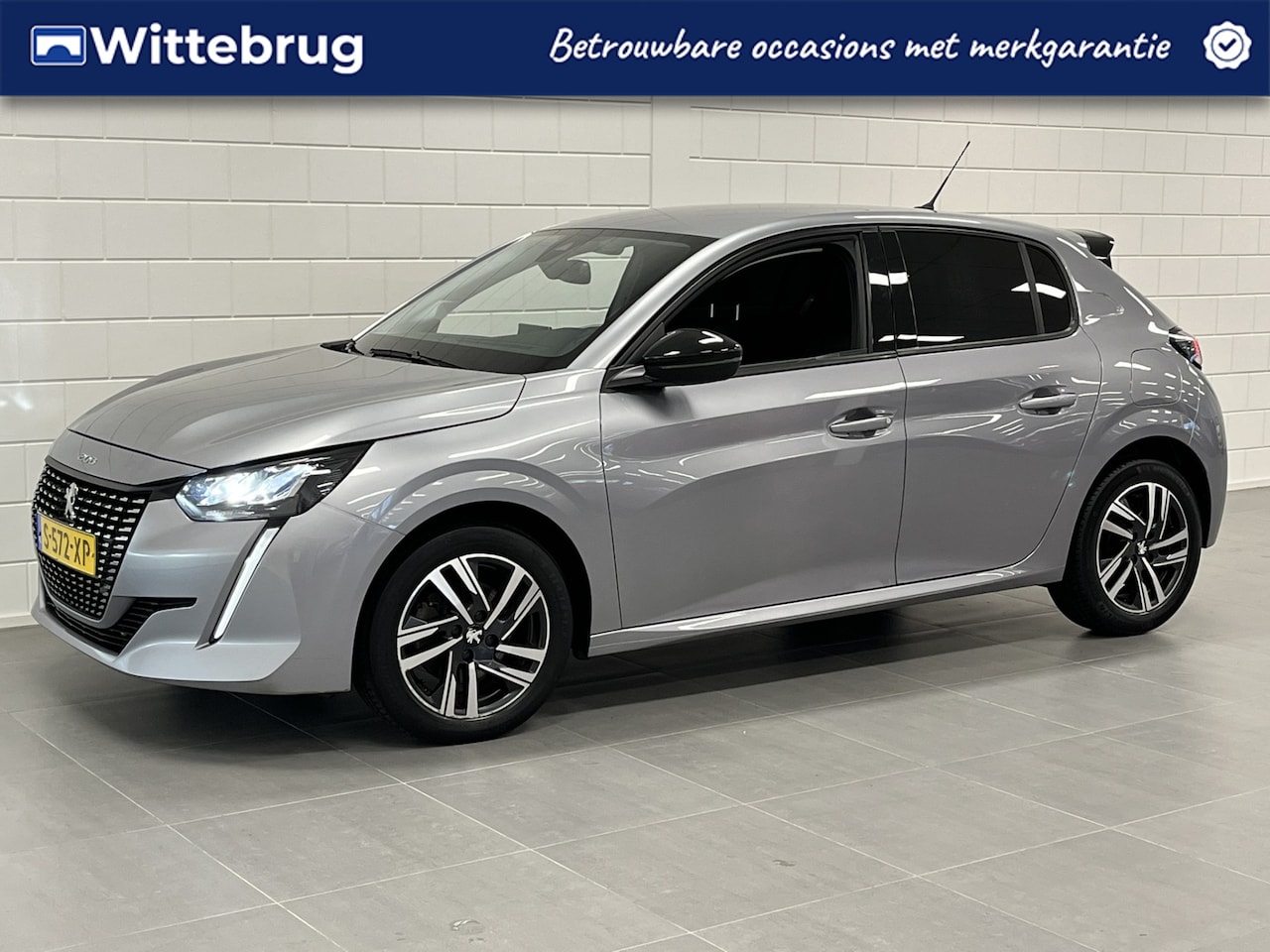 Peugeot 208 - 1.2 PureTech Allure Pack AUTOMAAT EAT8!! | APPLE / ANDROID NAVIGATIE | LICHTMETALEN VELGEN - AutoWereld.nl