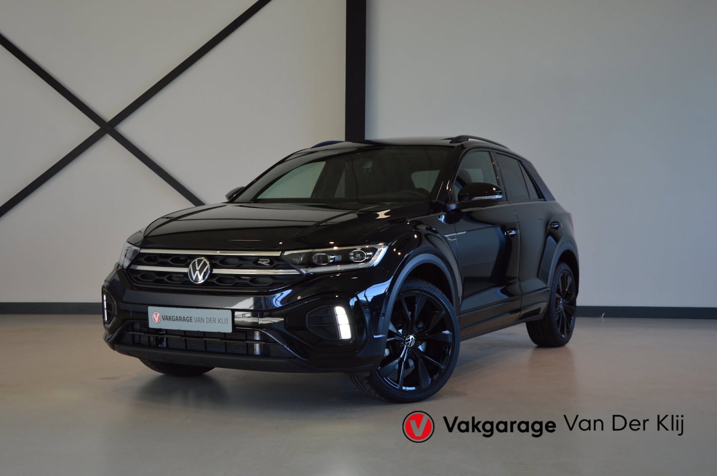 Volkswagen T-Roc - R-Line | Panorama | IQ Light | ACC | Camera | 19" | IQ Drive | Stoel/Stuuverw. | - AutoWereld.nl