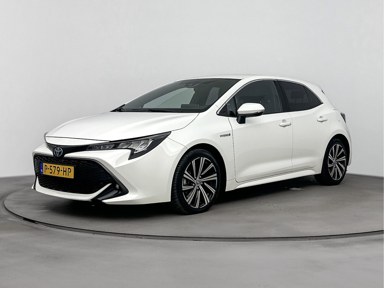 Toyota Corolla - 1.8 Hybrid Dynamic | Voorstoelen Verwarmd | Draadloze Telefoonlader | Parkeercamera Achter - AutoWereld.nl