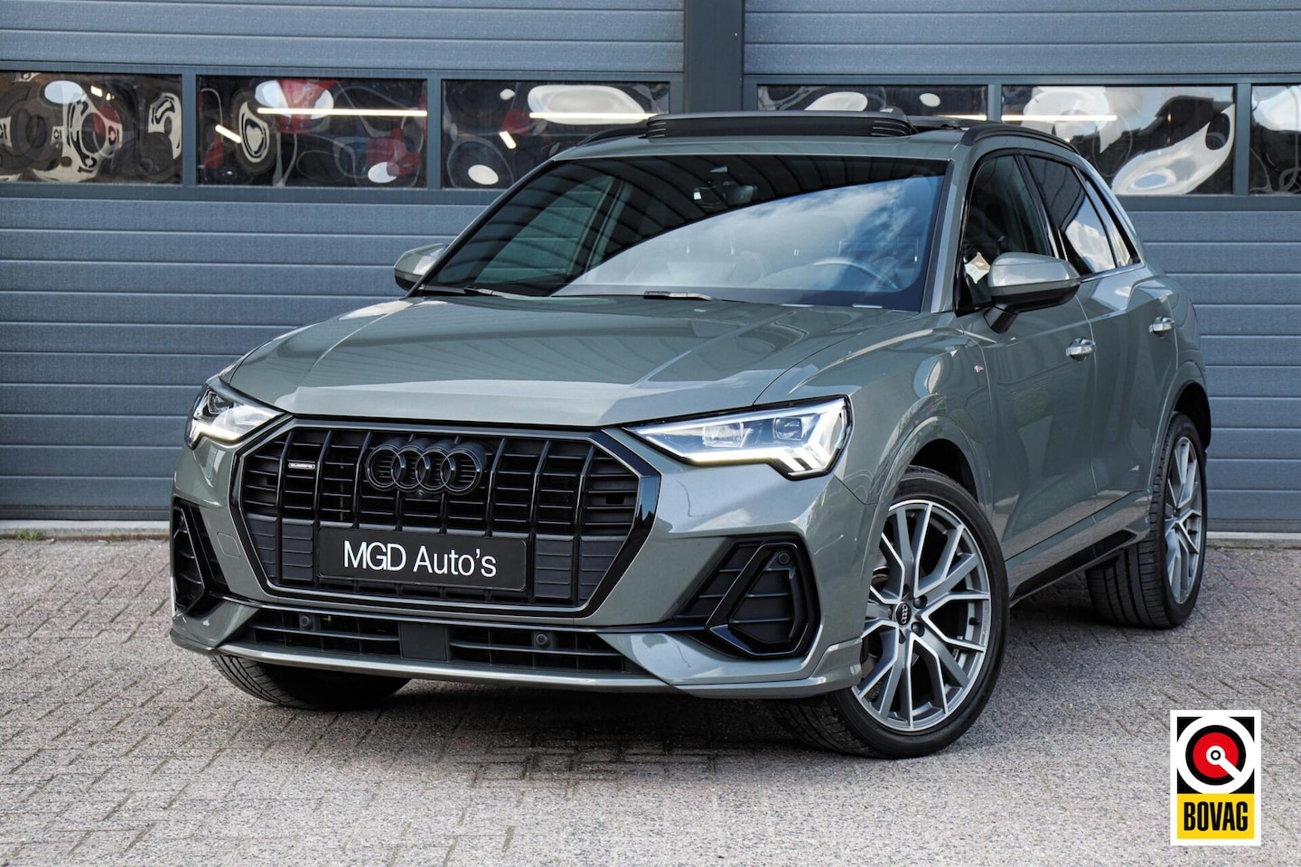 Audi Q3 - 45 TFSI Quattro 3x S-Line /LED/PANODAK/SFEERVERL./360 CAMERA/TREKHAAK/KEYLESS/STOELVERW./B - AutoWereld.nl