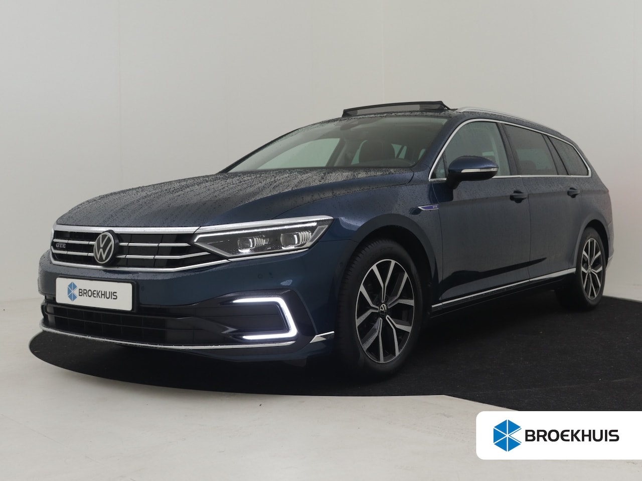 Volkswagen Passat - Lim. GTE Business 218pk | Panorama dak | Dodehoekdetectie | Camera achter | Navigatie | Ad - AutoWereld.nl