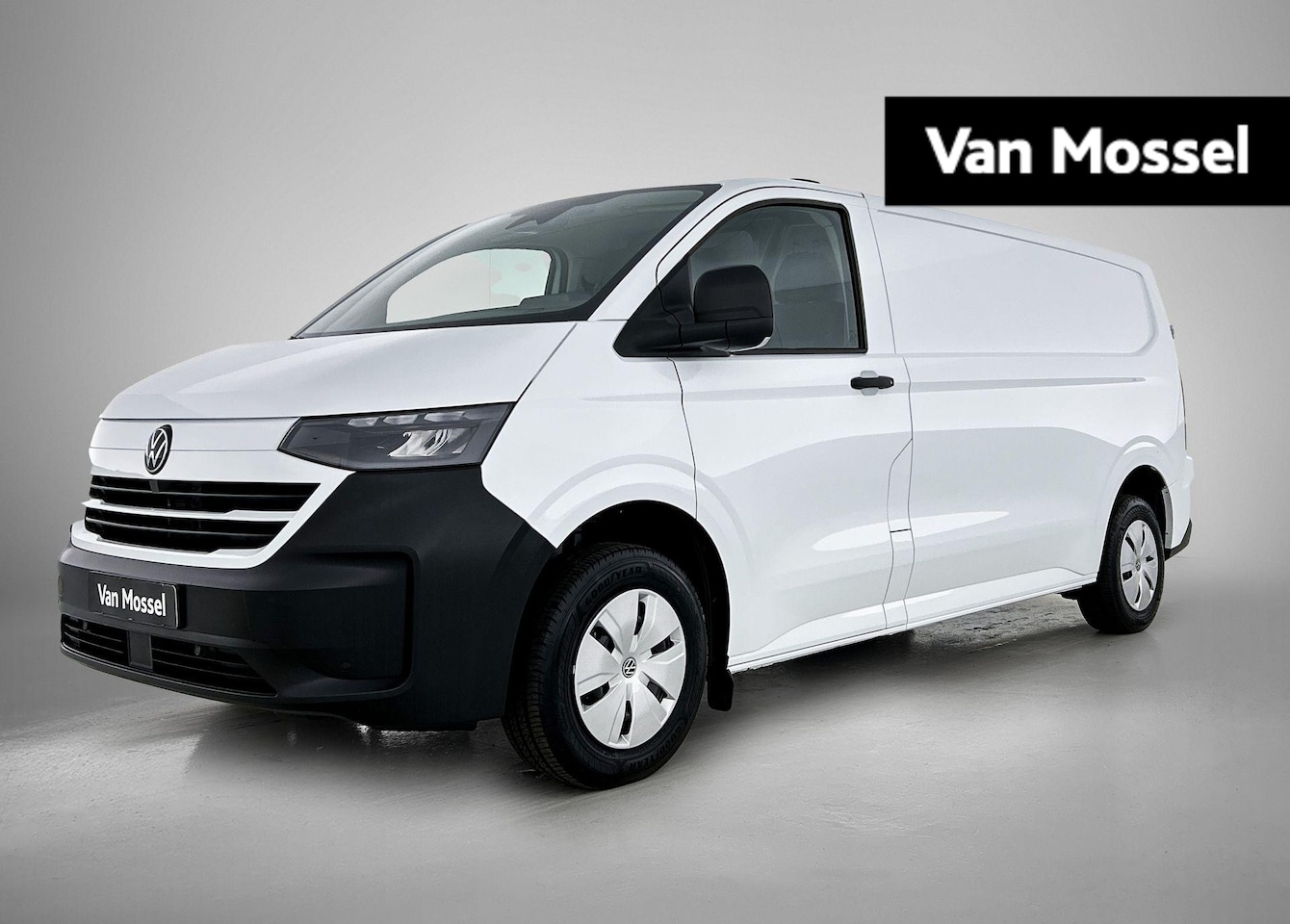 Volkswagen e-Transporter - L2H1 Life 64 kWh 136PK | Airco | Trekhaak | Achteruitrijcamera | Cruise control | Parkeer - AutoWereld.nl