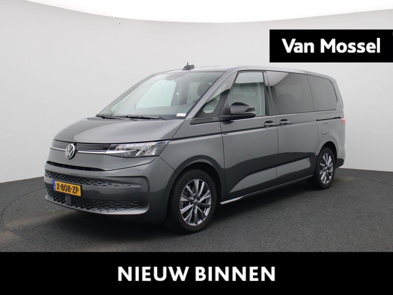 Volkswagen Multivan - 1.4 eHybrid L2H1 Life Automaat | Trekhaak | 18 Inch Velgen | Navigatie | Airco | Stoelverw - AutoWereld.nl