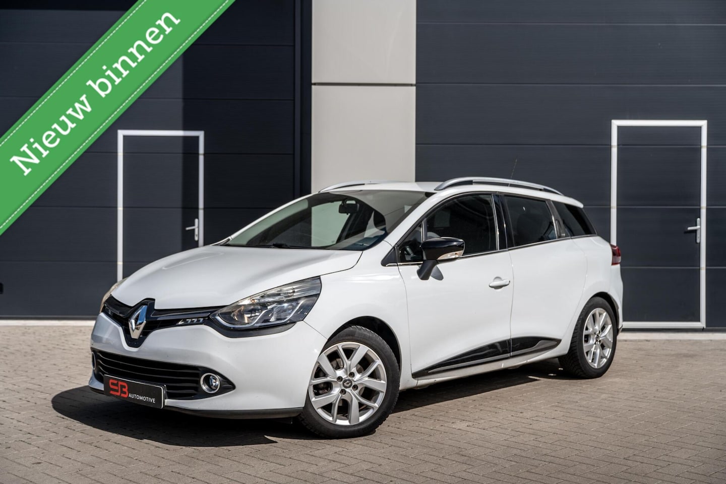 Renault Clio Estate - 0.9 TCe Night&Day Sensor|Navi|Trekhaak! - AutoWereld.nl