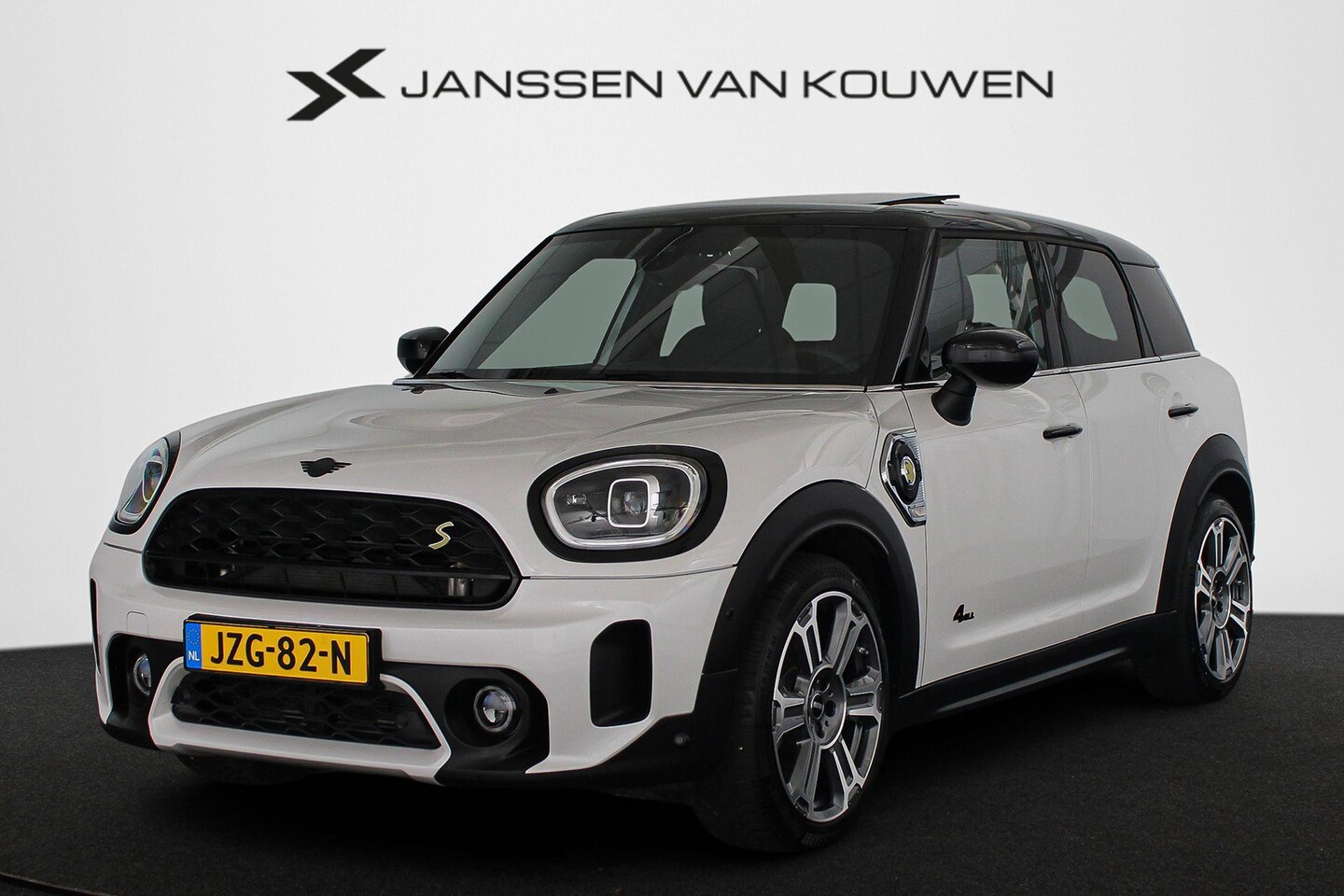 MINI Countryman - Mini 1.5 Cooper S E ALL4 Classic Panoramadak Harman Kardon Keyless - AutoWereld.nl