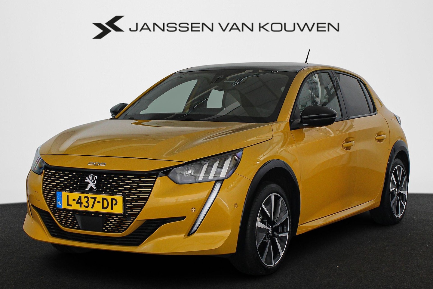 Peugeot e-208 - EV GT Pack 50 kWh Panoramadak Stoelverwarming Carplay LED Koplampen - AutoWereld.nl