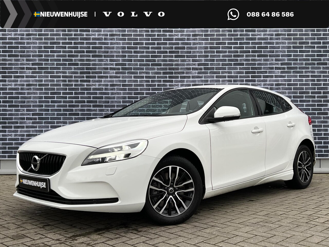 Volvo V40 - T2 Nordic+ | Automaat | Navigatie | Cruise Control | High Performance Audio | Trekhaak | S - AutoWereld.nl