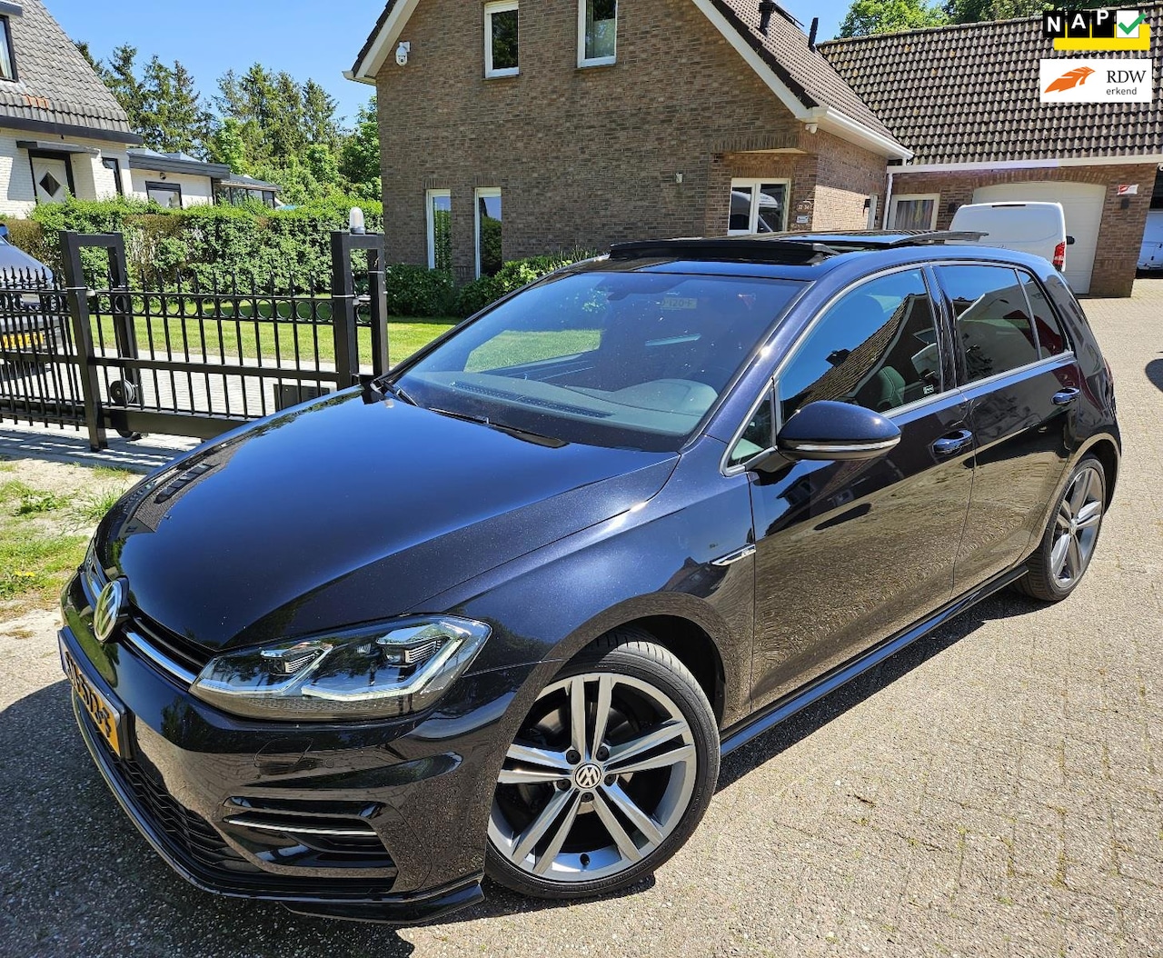 Volkswagen Golf - 1.5 TSI Highline Business R 1.5 TSI Highline Business R, Pano, Stoelverwarming, 3x R-Line - AutoWereld.nl