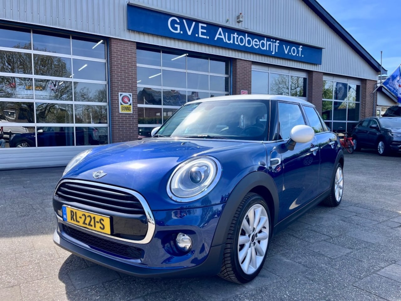 MINI Cooper - 1.5 COOPER SERIOUS BUSI. NL AUTO NAP. - AutoWereld.nl